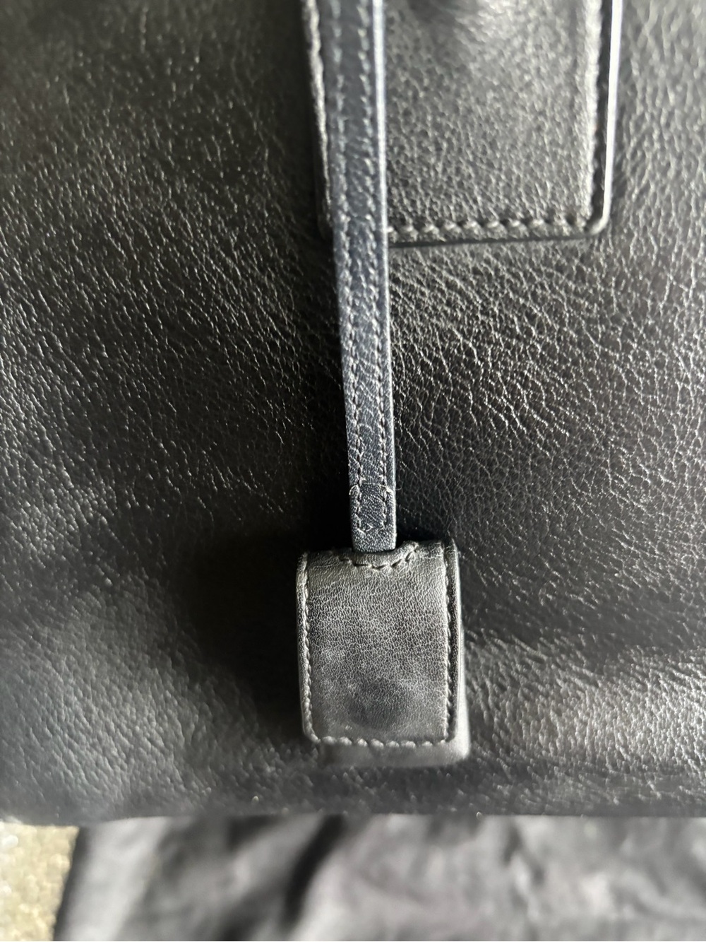 ⭐️Yves Saint Laurent Black Leather Sac De Jour Handbag with Authentication⭐️ - Picture 5 of 15
